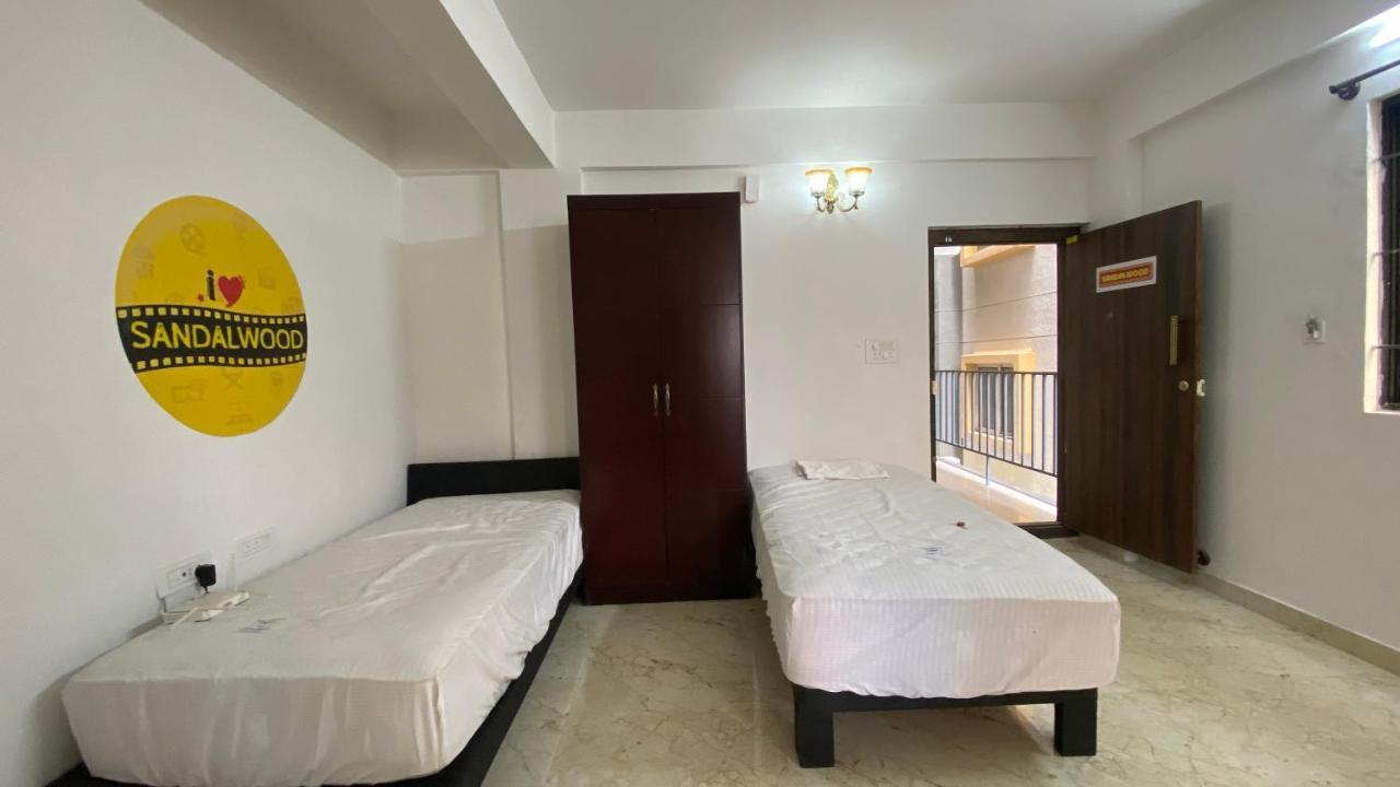 C Suites - Royal Homes II Short & Long Stays Bangalore Buitenkant foto
